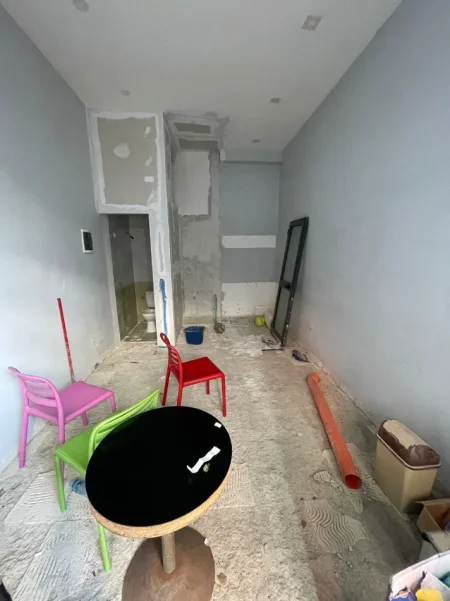 Tirane, jepet me qera dyqan Kati 0, 40 000 Leke 25 m² (Astir)