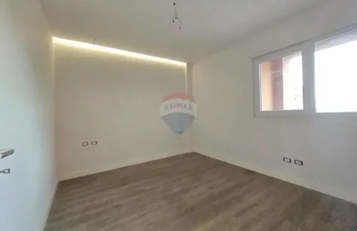 Tirane, shitet apartament 2+1+Ballkon Kati 5, 101 m² 228.000 € (Shkolla e Kuqe)