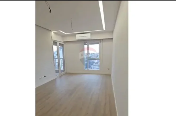 Tirane, shitet apartament 2+1+Ballkon Kati 5, 101 m² 228.000 € (Shkolla e Kuqe)