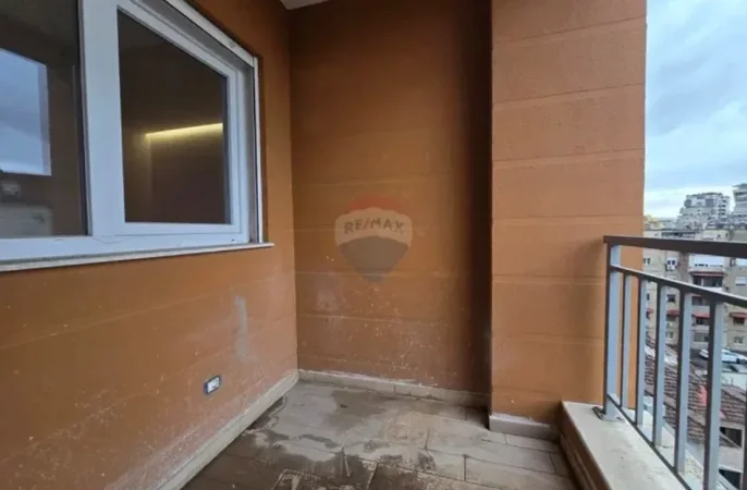 Tirane, shitet apartament 2+1+Ballkon Kati 5, 101 m² 228.000 € (Shkolla e Kuqe)