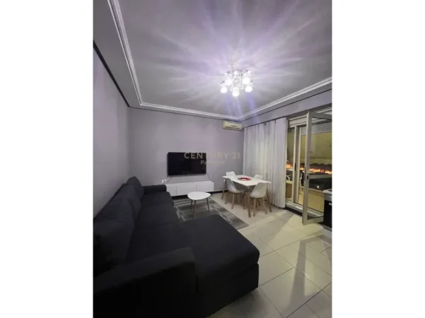 Tirane, jepet me qera apartament 1+1 Kati 4, 65 m² 700 € (delijorgji)
