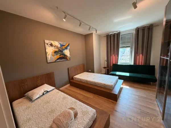 Tirane, jepet me qera apartament 2+1+Ballkon Kati 5, 155 m² 1.500 € (stadiumi dinamo)