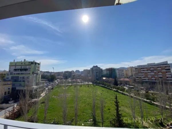 Tirane, jepet me qera apartament 2+1+Ballkon Kati 5, 155 m² 1.500 € (stadiumi dinamo)