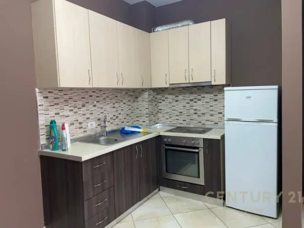 Tirane, jepet me qera apartament 1+1+Ballkon Kati 3, 68 m² 500 € (don bosko)