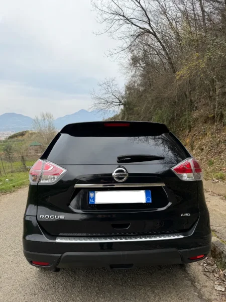 Tirane, shitet makine Nissan Rogue 2015 4x4 Benzin+Gaz, e zeze automatik Klima 170 km 9.800 €