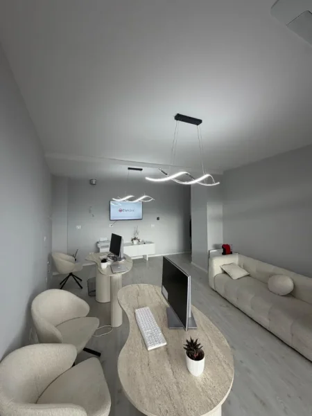 Tirane, jepet me qera zyre , 80 m² 700 € (Lake View Residences, Rruga e Kosovareve)