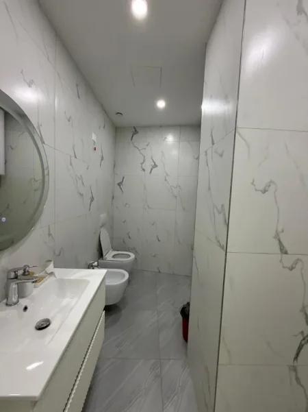 Tirane, jepet me qera zyre , 80 m² 700 € (Lake View Residences, Rruga e Kosovareve)