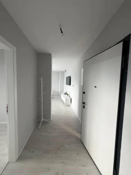 Tirane, jepet me qera zyre , 80 m² 700 € (Lake View Residences, Rruga e Kosovareve)