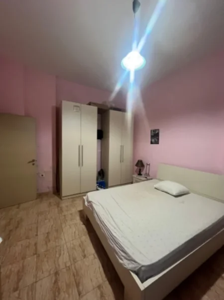 Tirane, jepet me qera apartament 1+1 Kati 1, 70 m² 400 € (Big Market tek Mbikalimi Kristal Center)