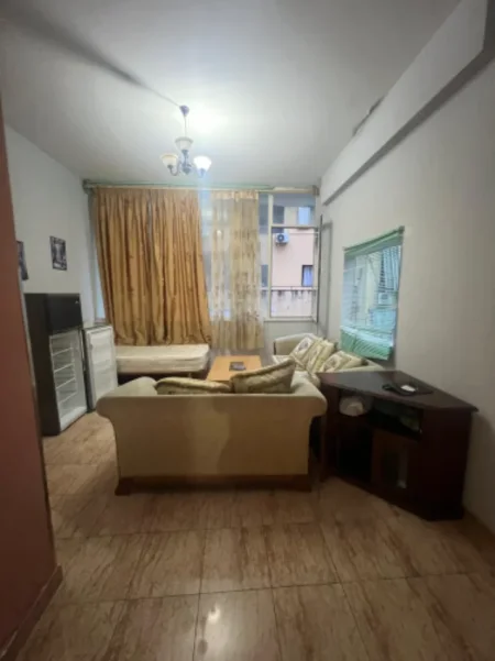 Tirane, jepet me qera apartament 1+1 Kati 1, 70 m² 400 € (Big Market tek Mbikalimi Kristal Center)