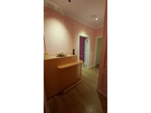 Tirane, jepet me qera nga Pronari, pa-komision ambjent biznesi Kati 4, 121 m² 800 € (Rr.Ndre Mjeda Tek Raport TV)