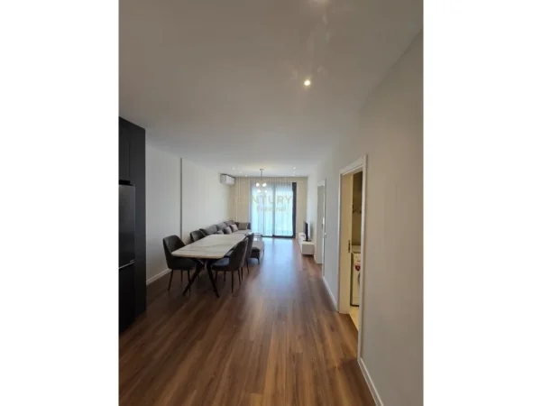 Tirane, jepet me qera apartament 1+1 Kati 2, 77 m² 800 € (liqeni i tiranes spitali kafsheve)
