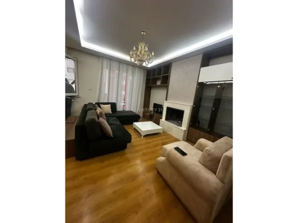 Tirane, jepet me qera apartament 1+1 , 60 m² 400 € (Fresk)