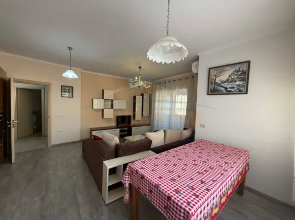 Tirane, jepet me qera apartament 2+1+Ballkon Kati 7, 110 m² 450 € (Unaza e Re)