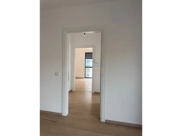 Tirane, jepet me qera 2+1 Kati 5, 118 m² 700 € (Akses Tirana – Doganë)