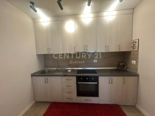 Tirane, jepet me qera apartament 2+1 Kati 4, 80 m² 600 € 