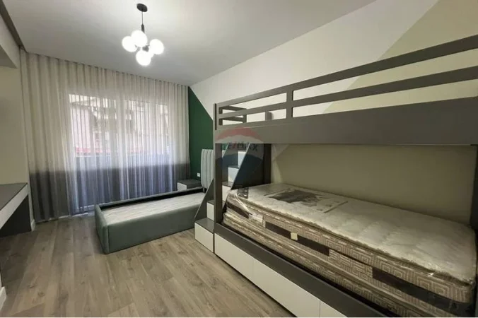 Tirane, shitet apartament , 147 m² 