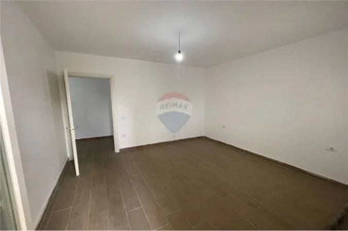 Tirane, shitet apartament , 86 m² 129.500 € 