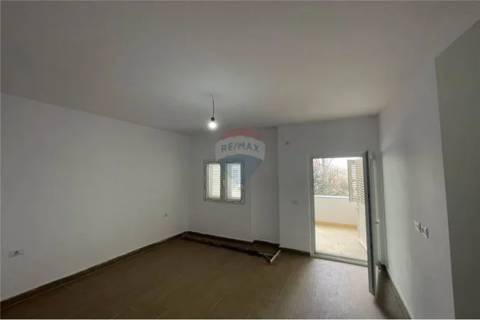 Tirane, shitet apartament , 86 m² 129.500 € 