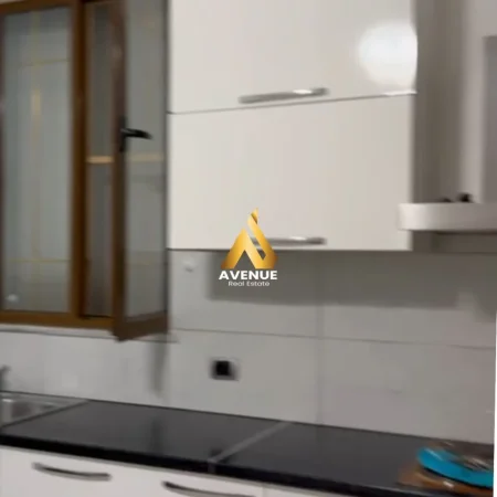 Tirane, jepet me qera apartament 1+1 Kati 1, 400 € (Rruga Peti)