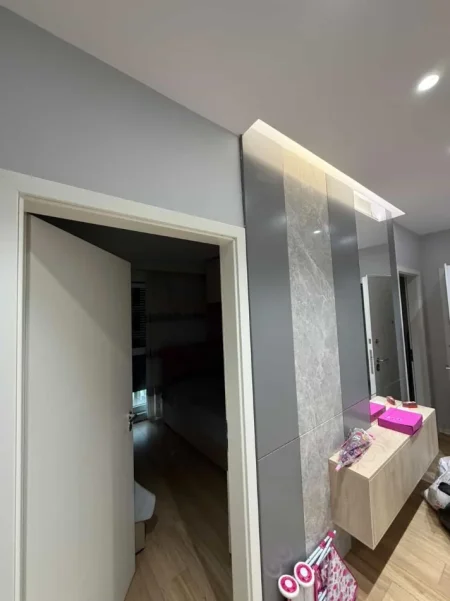 Tirane, jepet me qera 2+1 Kati 5, 100 m² 750 € 