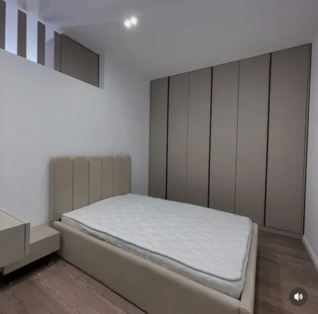 Tirane, jepet me qera apartament 2+1 Kati 5, 75 m² 900 € 