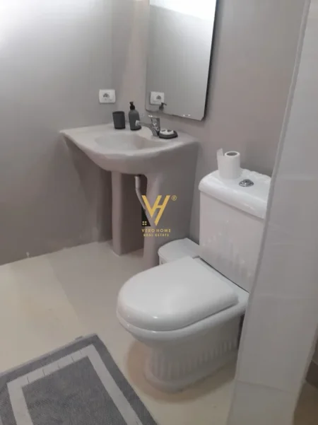 Tirane, jepet me qera apartament 1+1+Ballkon Kati 1, 75 m² 1.020 € (QENDER)