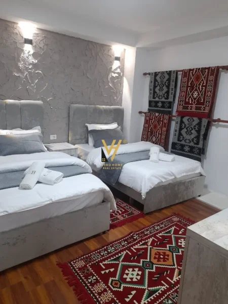 Tirane, jepet me qera apartament 1+1+Ballkon Kati 1, 75 m² 1.020 € (QENDER)