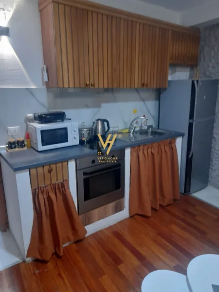 Tirane, jepet me qera apartament 1+1+Ballkon Kati 1, 75 m² 1.020 € (QENDER)