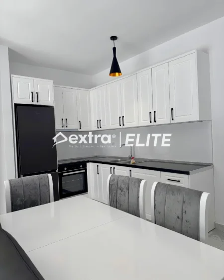 Tirane, jepet me qera apartament 2+1+Ballkon Kati 1, 89 m² 650 € (Trio Tower)