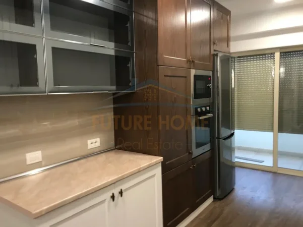 Durres, shitet apartament 3+1 Kati 8, 126 m² 210.000 € (Lagjia 12, Durrës)