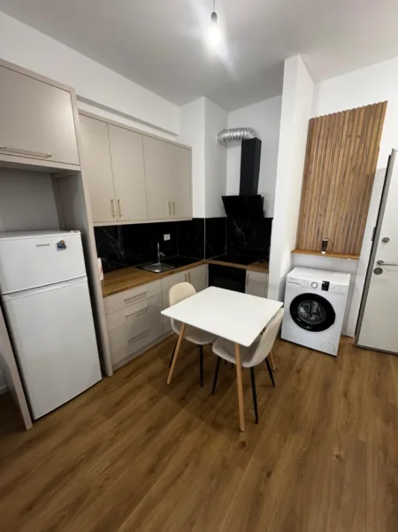 Tirane, jepet me qera apartament 1+1+Ballkon Kati 3, 50 m² 400 € (Rruga Pasho Hysa)