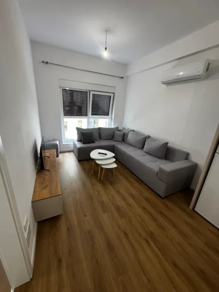 Tirane, jepet me qera apartament 1+1+Ballkon Kati 3, 50 m² 400 € (Rruga Pasho Hysa)