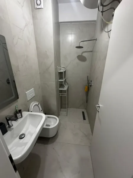 Tirane, jepet me qera apartament 1+1+Ballkon Kati 3, 50 m² 400 € (Rruga Pasho Hysa)