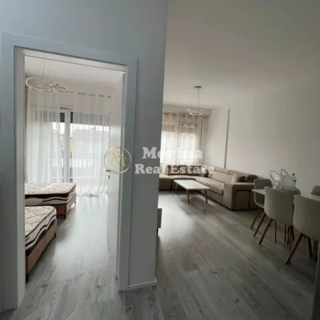 Tirane, jepet me qera apartament 2+1+Ballkon Kati 1, 87 m² 700 € (Yzberisht)