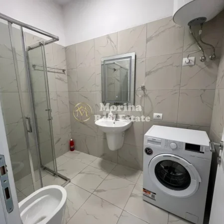 Tirane, jepet me qera apartament 2+1+Ballkon Kati 1, 87 m² 700 € (Yzberisht)