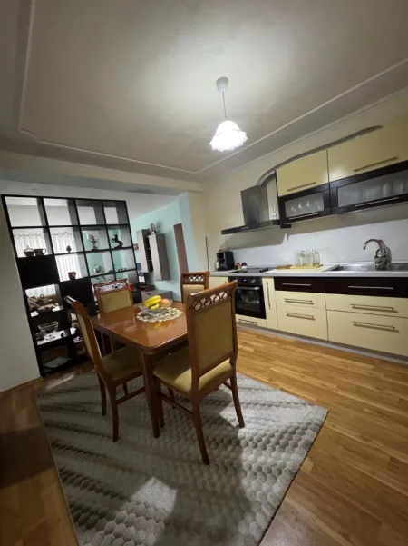 Tirane, jepet me qera apartament 1+1 Kati 5, 89 m² 89 € (Rruga Gjik Kuqali , Qender)