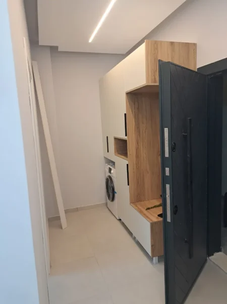 Tirane, jepet me qera apartament 2+1+Ballkon Kati 5, 85 m² 600 € 