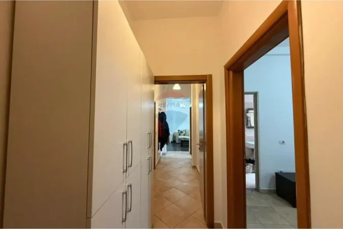 Tirane, jepet me qera apartament 3+1+Aneks+Ballkon Kati 3, 120 m² 750 € (Blloku)