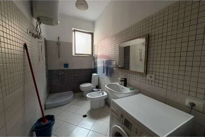Tirane, jepet me qera apartament 3+1+Aneks+Ballkon Kati 3, 120 m² 750 € (Blloku)