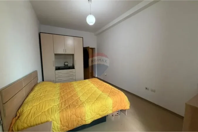 Tirane, jepet me qera apartament 3+1+Aneks+Ballkon Kati 3, 120 m² 750 € (Blloku)