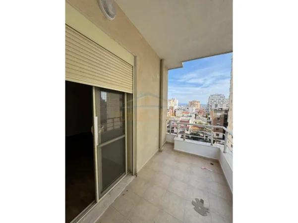 Durres, shitet apartament 2+1 Kati 6, 116 m² 137.000 € (Ish Rajoni, Durrës)