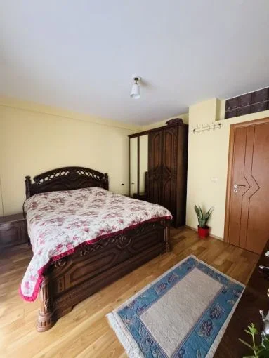 Tirane, jepet me qera apartament 1+1+Aneks+Ballkon Kati 5, 80 m² 700 € (ish blloku)