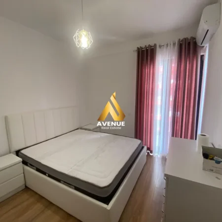 Tirane, jepet me qera apartament 2+1 Kati 5, 120 m² 700 € (Farmacia Nr 10)