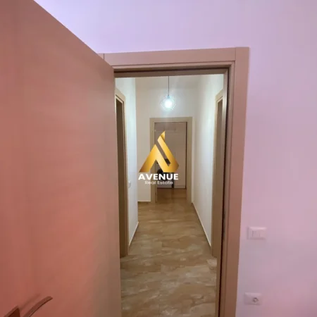 Tirane, jepet me qera apartament 2+1 Kati 5, 120 m² 700 € (Farmacia Nr 10)