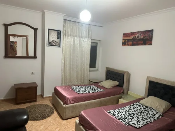 Tirane, jepet me qera apartament 2+1+Ballkon Kati 3, 80 m² 650 €