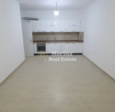 Tirane, jepet me qera apartament 2+1 Kati 1, 90 m² 500 € (Shkoze)