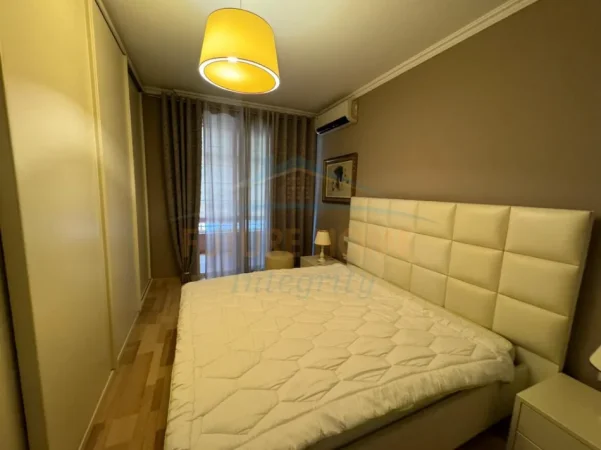 Tirane, jepet me qera apartament 2+1 Kati 2, 91 m² 650 € (TREGU ELEKTRIK)