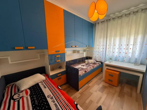 Tirane, jepet me qera apartament 2+1 Kati 2, 91 m² 650 € (TREGU ELEKTRIK)