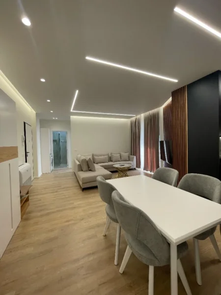 Tirane, jepet me qera apartament 2+1 Kati 5, 102 m² 800 € (BULEVARDI I RI)